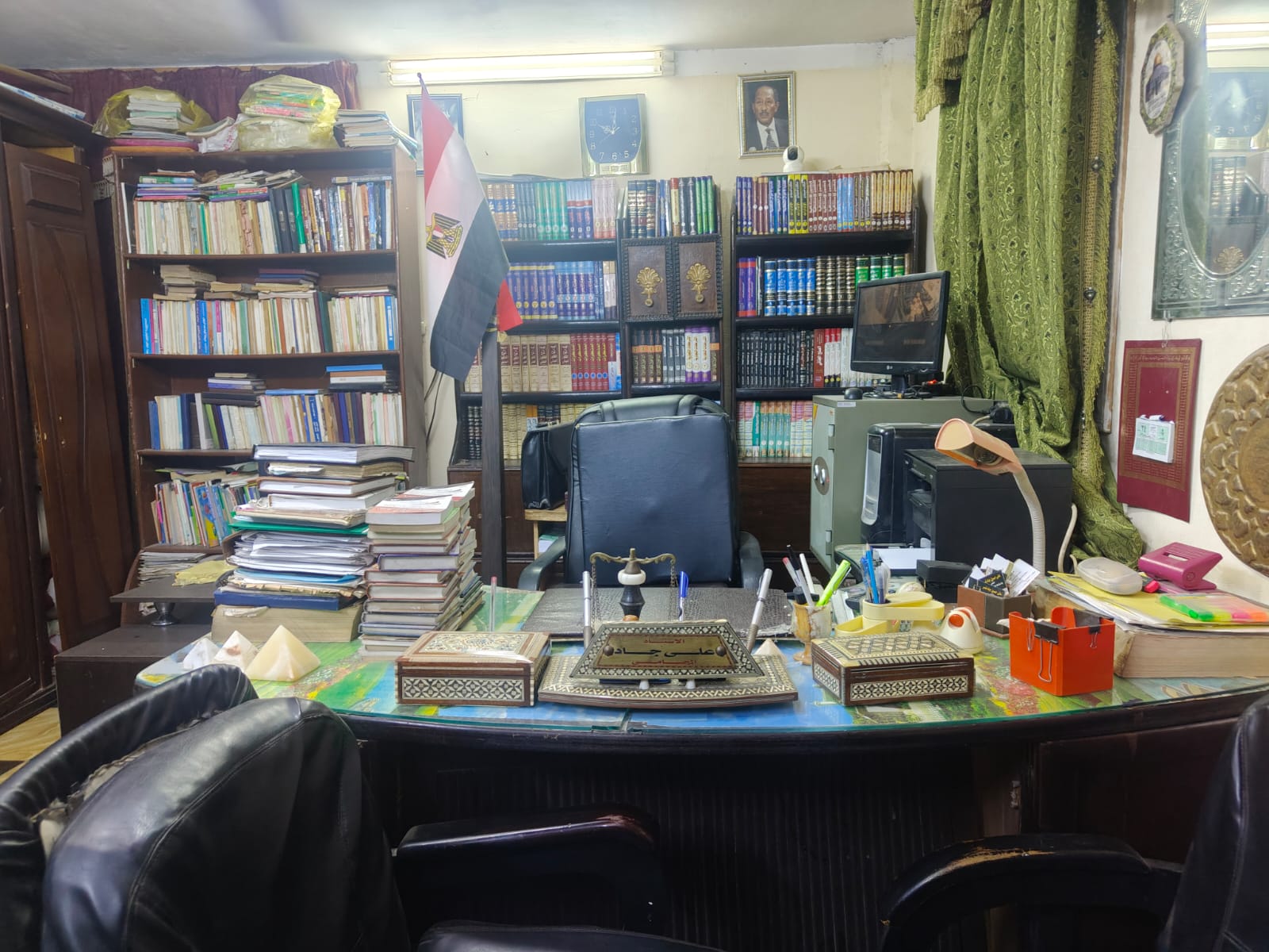 مكتب الأستاذ علي جاد والمكتبة القانونية